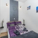 Apartment Stunning In Quiet Street Near Center With Free Parking 4 Floor *