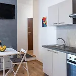 Stunning In Quiet Street Near Center With Free Parking 4 Floor