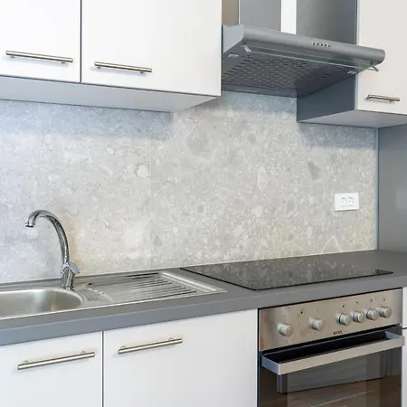 Stunning In Quiet Street Near Center With Free Parking 4 Floor Rijeka