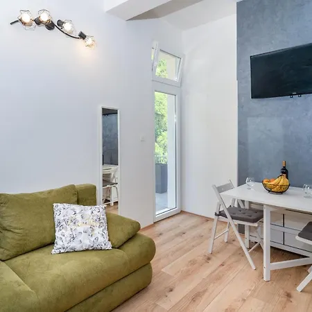 Stunning In Quiet Street Near Center With Free Parking 4 Floor * Rijeka