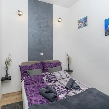 Apartmán Stunning In Quiet Street Near Center With Free Parking 4 Floor *