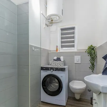 Stunning In Quiet Street Near Center With Free Parking 4 Floor Apartment Rijeka