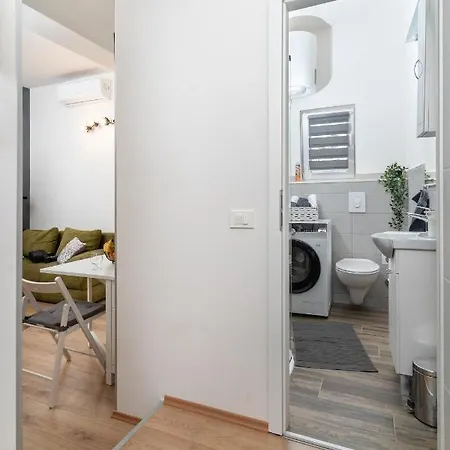 Apartmán Stunning In Quiet Street Near Center With Free Parking 4 Floor *