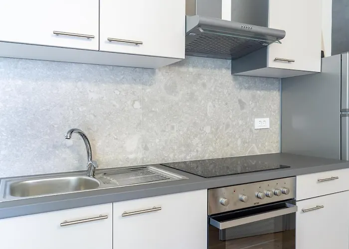 Stunning In Quiet Street Near Center With Free Parking 4 Floor Rijeka