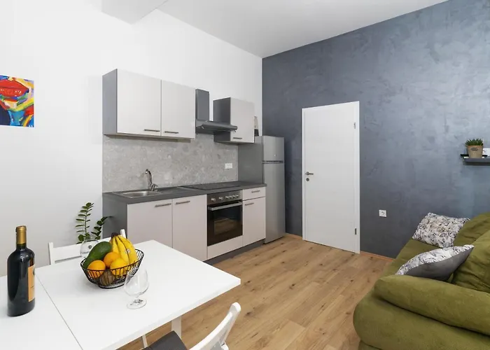 Stunning In Quiet Street Near Center With Free Parking 4 Floor * Rijeka