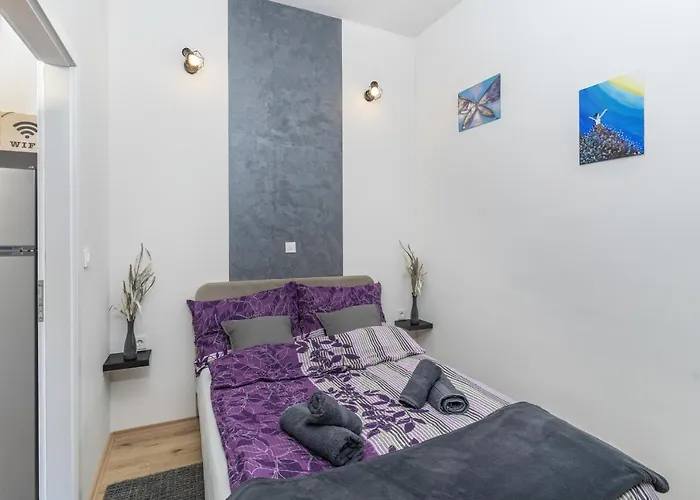 Apartament Stunning In Quiet Street Near Center With Free Parking 4 Floor *