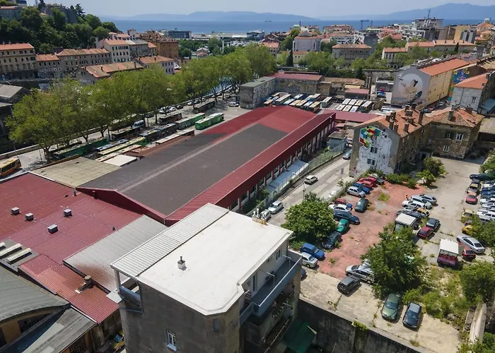Stunning In Quiet Street Near Center With Free Parking 4 Floor Apartament Rijeka