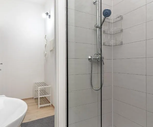 Stunning In Quiet Street Near Center With Free Parking 4 Floor Apartament *
