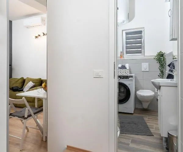 Lejlighed Stunning In Quiet Street Near Center With Free Parking 4 Floor *
